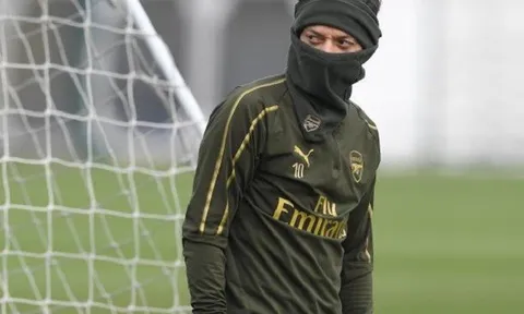 Thi đấu thăng hoa, Ozil tiếp tục báo tin vui cho Emery trên sân tập