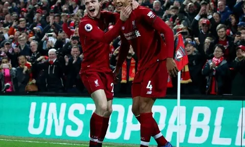 2 cầu thủ Liverpool khiến Neville phải 'hổ thẹn'