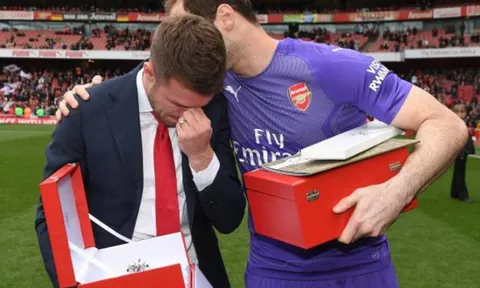 Sếp lớn Arsenal: Giữ cậu ấy ở lại sẽ gây hại cho toàn đội