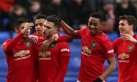 Fan Man Utd: "Đã đến lúc James và Wan-Bissaka dự bị rồi"