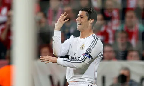 Ngày này năm xưa: Ronaldo phá kỷ lục trong đêm Bayern thảm bại