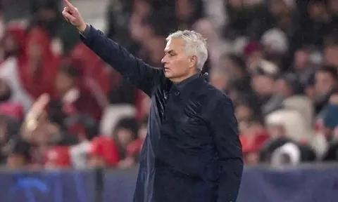 Benfica tự tin giữ Mourinho trước sự chèo kéo của Real