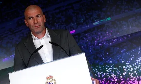 Zidane tươi tắn ra mắt Real, nhưng ngậm ngùi khi nhắc đến CR7