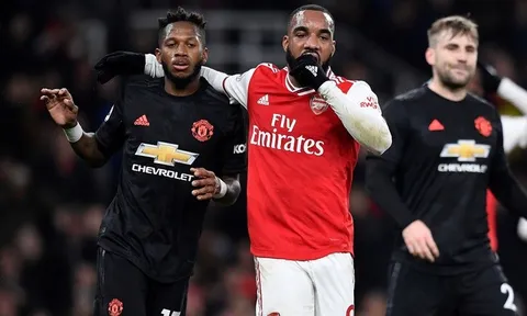 CĐV Man Utd: "Cậu ta nên giải nghệ"; "Bán hắn với giá 648 xu"