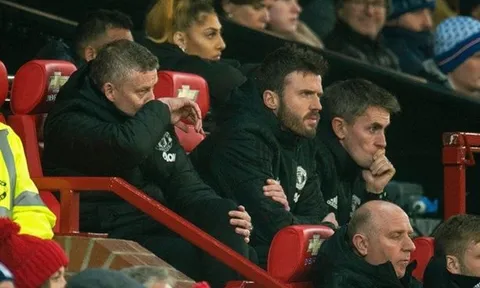 Thảm bại trước Burnley, đến bao giờ Man United mới hoạt động trên TTCN?