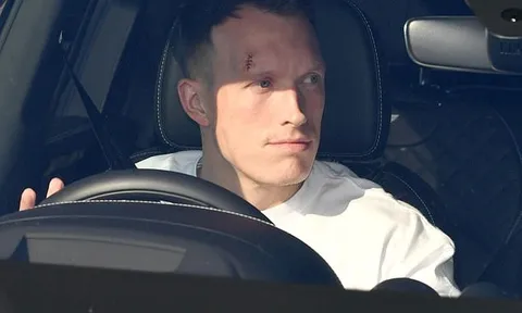 Vết thương chưa lành, Phil Jones bất chấp trở lại tập luyện
