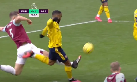 Fan Arsenal điên tiết: "Bán hắn đi, đừng mua ai từ giải đấu đó nữa"