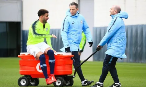 Cận cảnh tai nạn rùng mình khiến thủ thành Arsenal suýt thành "Petr Cech 2.0"
