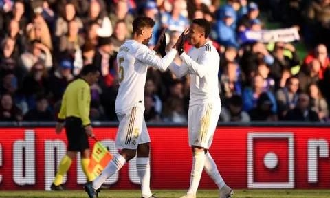 Varane tỏa sáng, Real Madrid san bằng điểm số với Barca