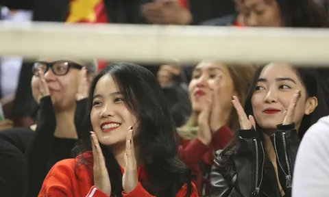 Ngắm nụ cười thánh thiện đốn tim các fan của bạn gái Đoàn Văn Hậu