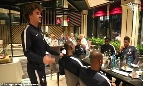 Gạt nỗi đau mang tên Ronaldo, Griezmann đón sinh nhật tưng bừng của tuyển Pháp