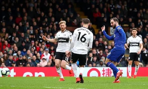 Khoe hàng mới, sao Man City bị chặn trước đại bản doanh, Aguero chọc quê