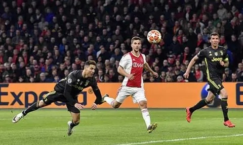 Xé lưới Ajax, Ronaldo xứng danh "máy dội bom" trên không