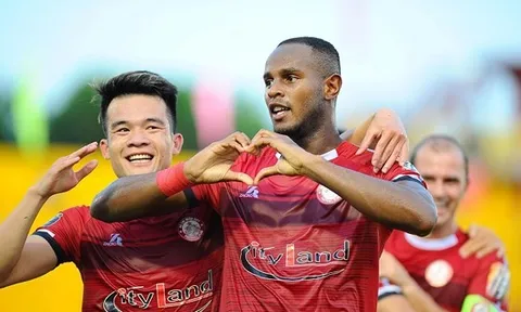 4 độc chiêu của người cũ HAGL đưa TPHCM lên đầu bảng: Fergie Time và dấu ấn chiến thuật