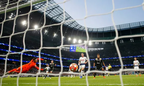 Ajax lần đầu làm được điều này trong lịch sử