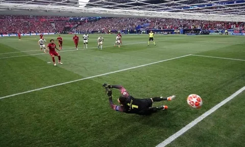 Salah ghi danh vào sách sử Champions League