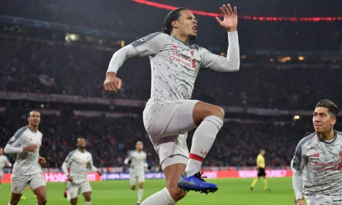 'Van Dijk đã bật cao hơn tất cả'