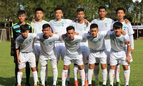 Bầu Đức cười "tươi như hoa" khi chứng kiến U19 HAGL JMG hủy diệt đối thủ