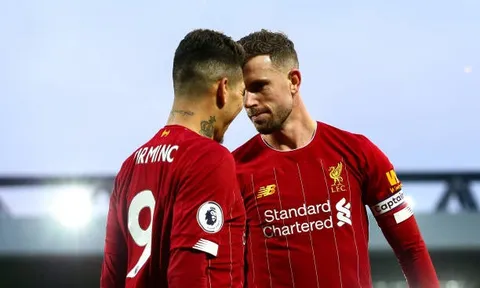 Vừa ghi bàn, Henderson liền chạy lại 'gây hấn' với Firmino