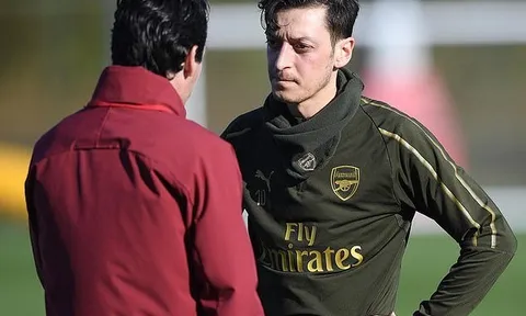HLV Emery nhận tin vui trước trận Southampton