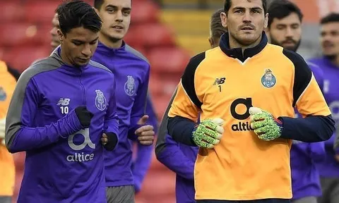 Iker Casillas lộ rõ vẻ căng thẳng trước cuộc đụng độ Salah, Mane