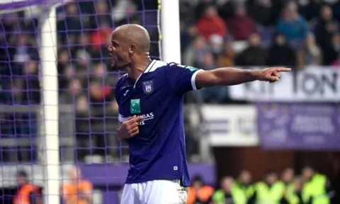 Thua trận, Kompany nổi khùng trên sân vì hành vi không thể chấp nhận