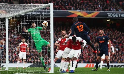 Đây, danh tính "kẻ ngu ngốc" chọc điên Mourinho trận Southampton!