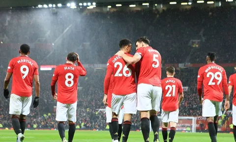Fan Man Utd: "CLB đang bị hủy hoại ngay trước mắt chúng ta"
