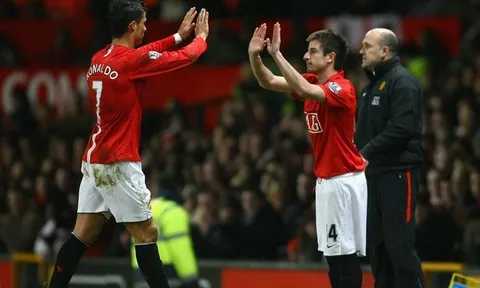 5 cầu thủ còn đang thi đấu bạn không nghĩ từng khoác áo Man United