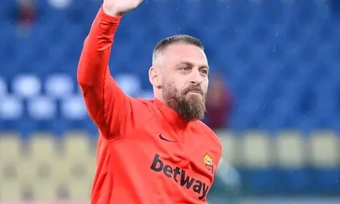 Thành Rome đổ lệ trong ngày chia tay Daniele De Rossi