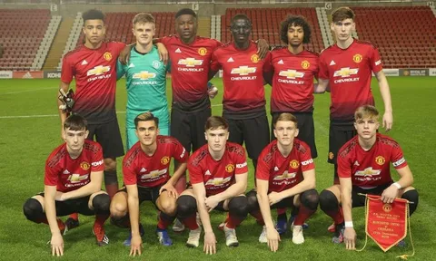 5 sao trẻ ở học viện Man Utd có thể tỏa sáng mùa tới: Alonso và Persie mới