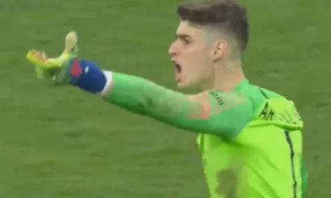 Chelsea hoảng loạn! Thầy bảo trò không nghe, Sarri bất lực tại Wembley