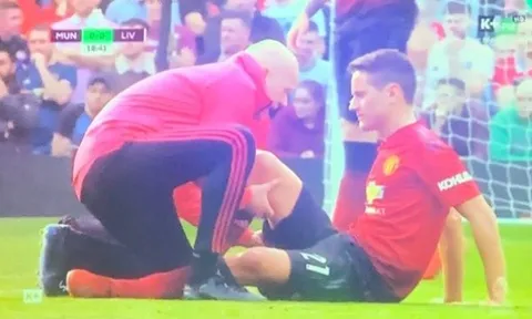 Man Utd liên tiếp đón nhận cú sốc ngay trong trận Liverpool