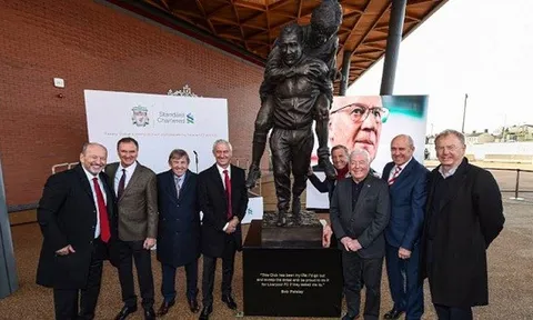 Liverpool khánh thành bức tượng vinh danh huyền thoại Bob Paisley