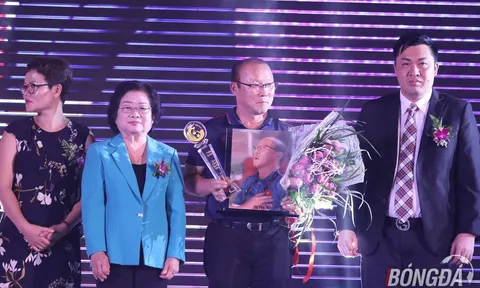 Thầy trò HLV Park Hang-seo được vinh danh tại giải Fair play 2018