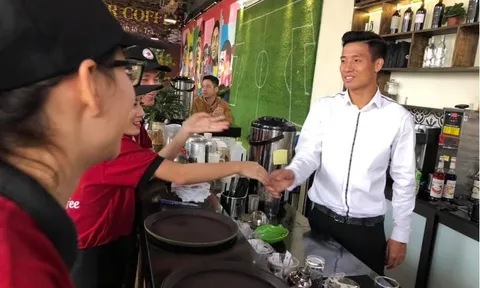 Chi tiền tỉ, Bùi Tiến Dũng làm ông chủ quán cà phê