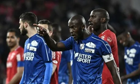 SỐC! Trận đấu tại Ligue 1 hoãn gần nửa giờ vì phân biệt chủng tộc