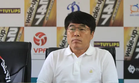 HLV Lee Heung-sil đau đầu vì sự trở lại của Quế Ngọc Hải