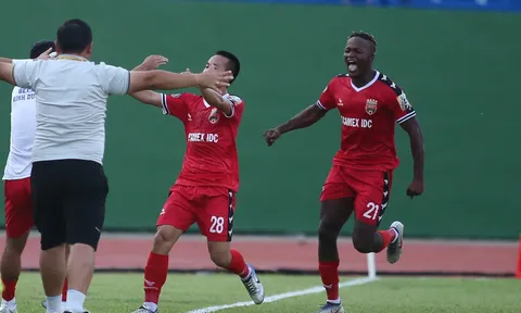 Ngoại binh tỏa sáng, Bình Dương có 3 điểm trên sân nhà