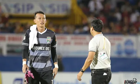 Tấn Trường mắc sai lầm, Hà Nội FC thoát thua trên sân Gò Đậu