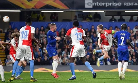 May mắn mỉm cười, Arsenal nhọc nhằn tiến vào vòng 4 FA Cup