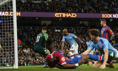 Phản lưới nhà tai hại, Man City buông "cờ trắng" trước Liverpool