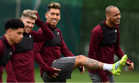 6 ngôi sao Liverpool bị kẹt thang máy và đây là phản ứng của họ