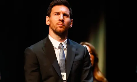 XONG! Messi nhận giải thưởng đầu tiên mùa này