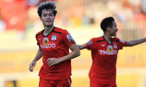 5 điểm nhấn vòng 10 V-League 2019: Văn Toàn "hộ giá" thầy Lee; Tiến Dũng ra mắt hú vía