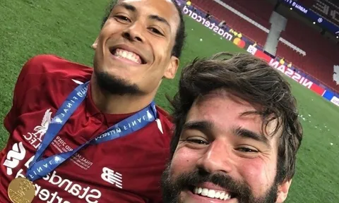 Đây! 18 tháng Liverpool chuyển mình với 1 tấm hình