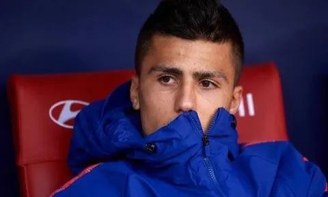 Dùng bao tải tiền, Man Utd quyết biến "tiểu Busquets" thành thương vụ Sanchez