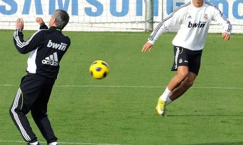 'Ronaldo tập với chúng tôi như với con anh ta vậy'