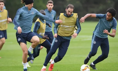 Tân binh mùa Đông lập siêu phẩm, Jose Mourinho hạ gục 10 người của Pep Guardiola