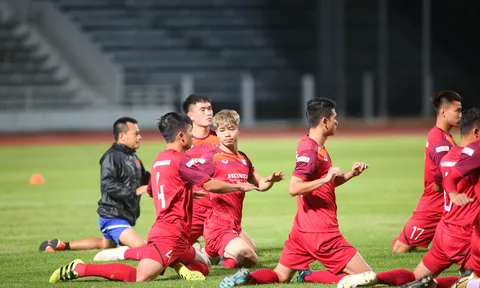 Video ĐT Việt Nam tập bài lạ trước "đại chiến" với Thái Lan